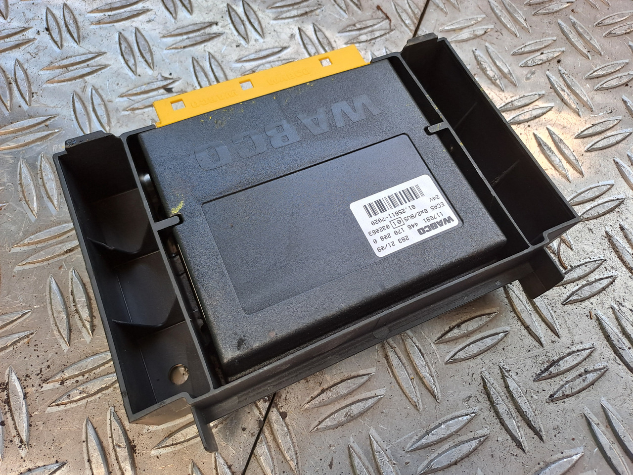 Gebrauchtes MAN TGX 26.440 Steuergerät ECAS Luftfederung, Artikel - Nr.: 81.25811 - 7020 - ECU 适用于 卡车:图4 Gebrauchtes MAN TGX 26.440 Steuergerät ECAS Luftfederung, Artikel - Nr.: 81.25811 - 7020 - ECU 适用于 卡车:图4