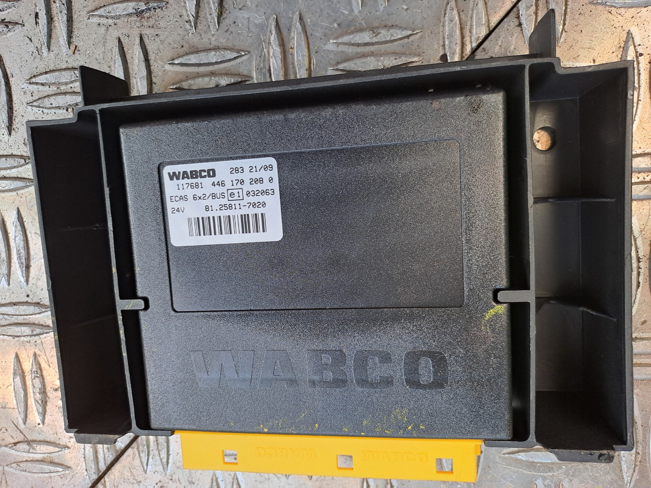 Gebrauchtes MAN TGX 26.440 Steuergerät ECAS Luftfederung, Artikel - Nr.: 81.25811 - 7020 - ECU 适用于 卡车:图5 Gebrauchtes MAN TGX 26.440 Steuergerät ECAS Luftfederung, Artikel - Nr.: 81.25811 - 7020 - ECU 适用于 卡车:图5