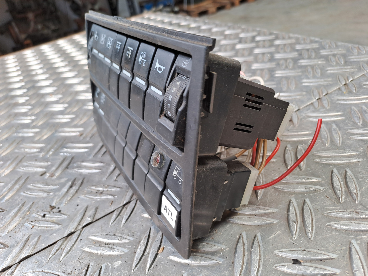 Gebrauchtes MAN TGX 26.480 Steuergerät ECAS Luftfederung , Artikel - Nr. : 81.25525 - 0211 - ECU 适用于 卡车:图1 Gebrauchtes MAN TGX 26.480 Steuergerät ECAS Luftfederung , Artikel - Nr. : 81.25525 - 0211 - ECU 适用于 卡车:图1