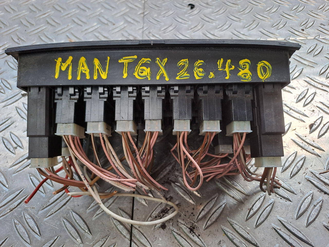 Gebrauchtes MAN TGX 26.480 Steuergerät ECAS Luftfederung , Artikel - Nr. : 81.25525 - 0211 - ECU 适用于 卡车:图4 Gebrauchtes MAN TGX 26.480 Steuergerät ECAS Luftfederung , Artikel - Nr. : 81.25525 - 0211 - ECU 适用于 卡车:图4