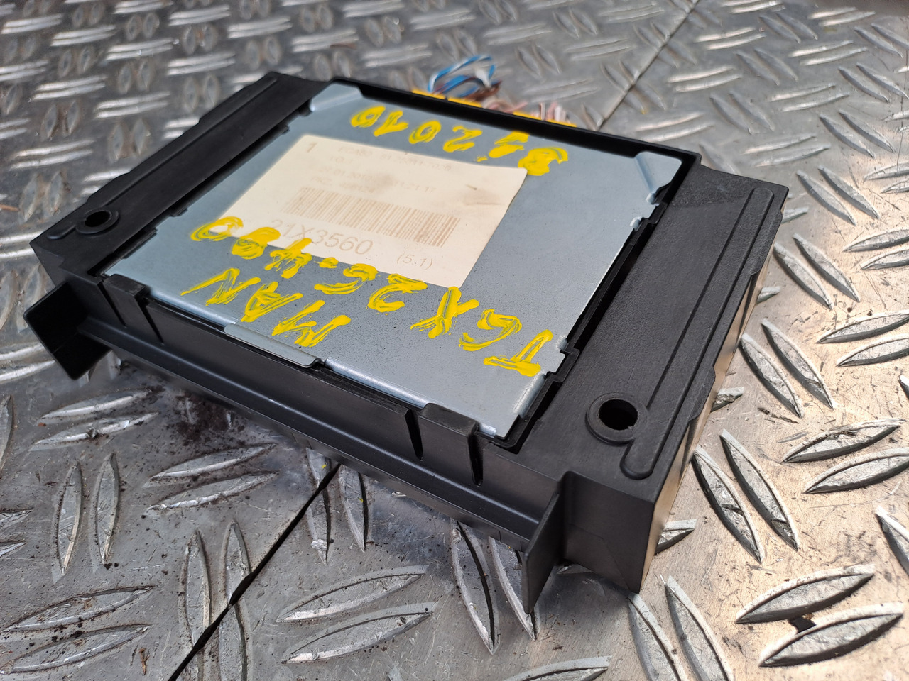 Gebrauchtes MAN TGX 26.480 Steuergerät ECAS Luftfederung , Artikel - Nr. : 81.25811 - 7020 - ECU 适用于 卡车:图5 Gebrauchtes MAN TGX 26.480 Steuergerät ECAS Luftfederung , Artikel - Nr. : 81.25811 - 7020 - ECU 适用于 卡车:图5