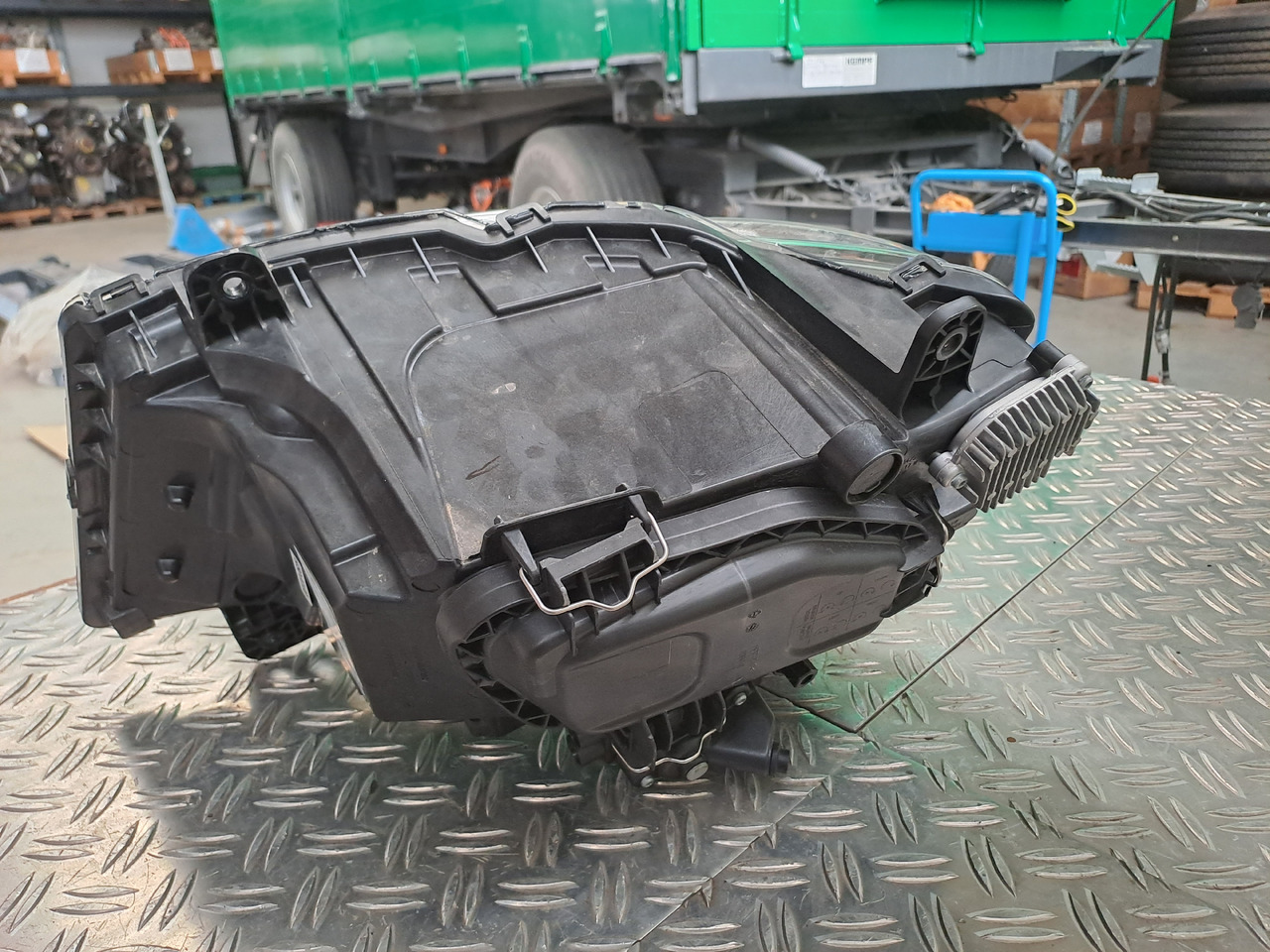 ---Neuwertiger Scheinwerfer und Träger MAN TG3 / TGS / TGX, Artikel - Nr. : 81.25101 - 6738 - 前照灯 适用于 卡车:图3 ---Neuwertiger Scheinwerfer und Träger MAN TG3 / TGS / TGX, Artikel - Nr. : 81.25101 - 6738 - 前照灯 适用于 卡车:图3