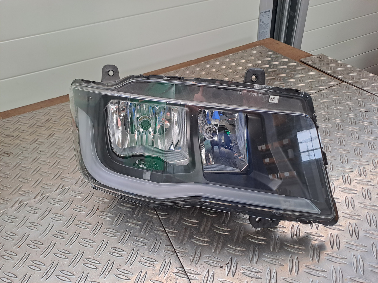 ---Neuwertiger Scheinwerfer und Träger MAN TG3 / TGS / TGX, Artikel - Nr. : 81.25101 - 6738 - 前照灯 适用于 卡车:图1 ---Neuwertiger Scheinwerfer und Träger MAN TG3 / TGS / TGX, Artikel - Nr. : 81.25101 - 6738 - 前照灯 适用于 卡车:图1