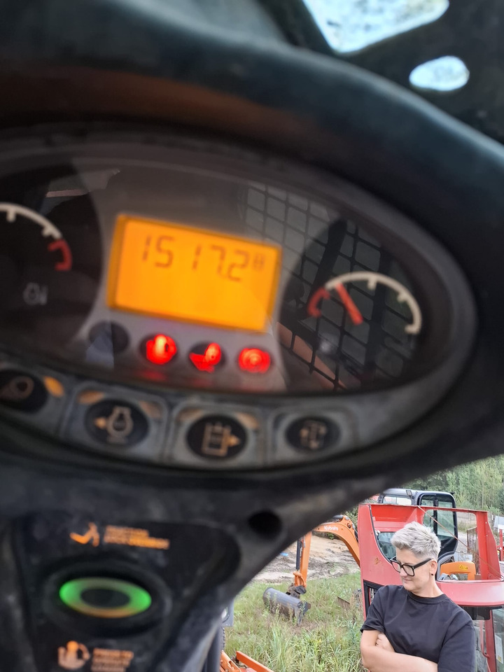 BOBCAT S450 - 滑移装载机:图4 BOBCAT S450 - 滑移装载机:图4