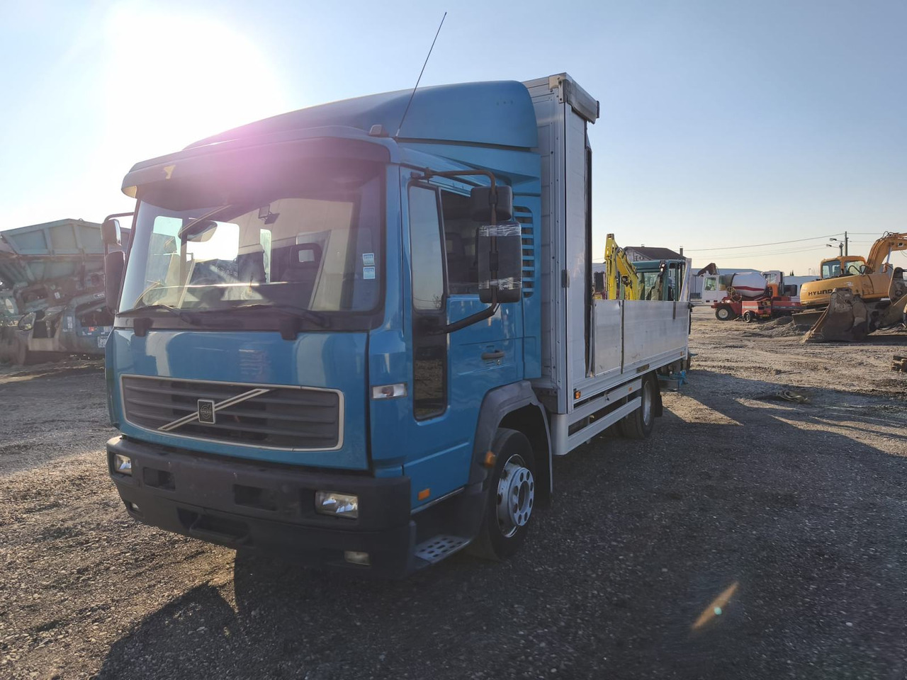 VOLVO FL 12 250, 2004 god. - 栏板式/ 平板卡车:图3 VOLVO FL 12 250, 2004 god. - 栏板式/ 平板卡车:图3