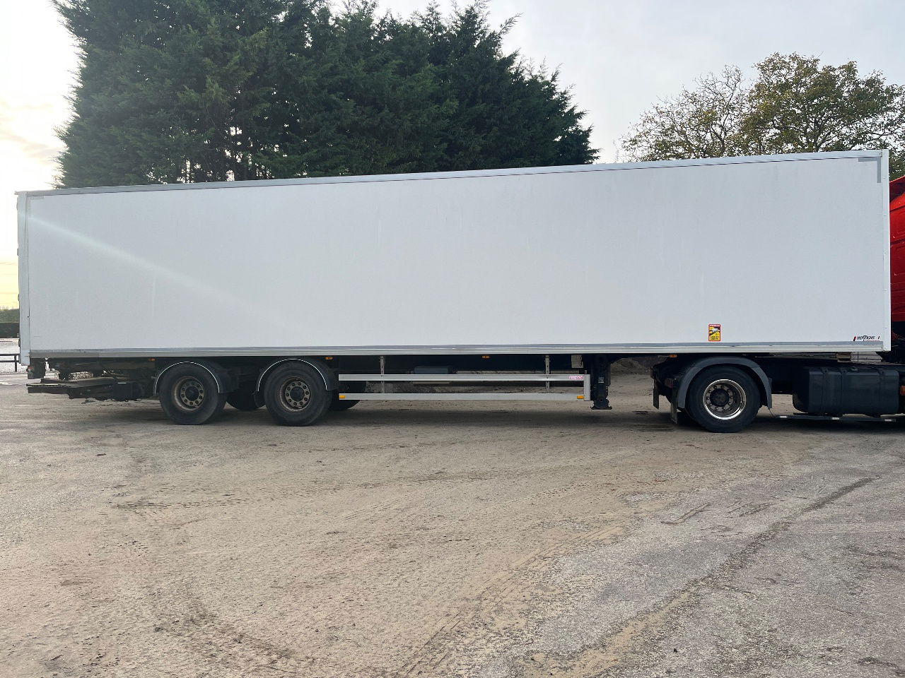 LAG 0-2-33 - 封闭厢式半拖车:图2 LAG 0-2-33 - 封闭厢式半拖车:图2