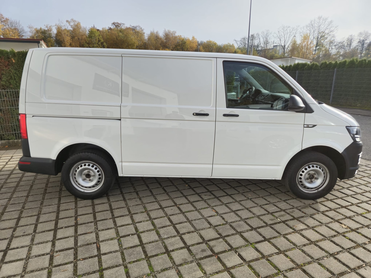 VOLKSWAGEN T6 Transporter Kasten-Kombi/AHK - 无侧窗厢式货车:图4 VOLKSWAGEN T6 Transporter Kasten-Kombi/AHK - 无侧窗厢式货车:图4