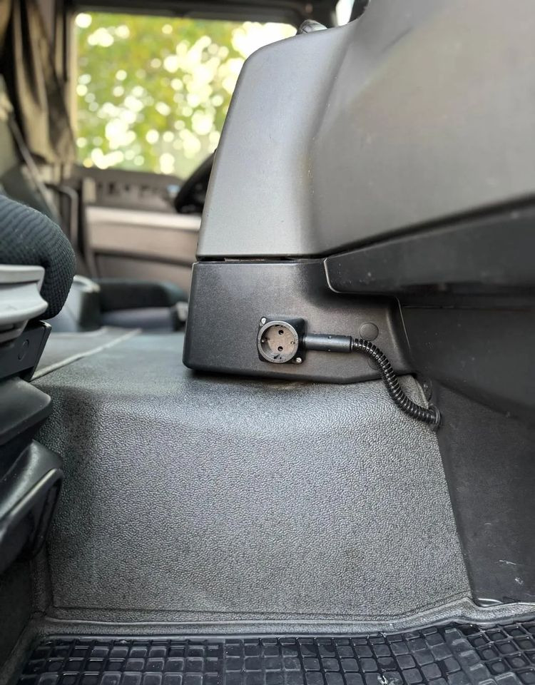 冷藏车 MAN TGM18.290 4x2 ACC/ CHłODNIA Z WINDĄ /CARRIER 850MT /SYPIALKA / EURO6/ASO:图14 冷藏车 MAN TGM18.290 4x2 ACC/ CHłODNIA Z WINDĄ /CARRIER 850MT /SYPIALKA / EURO6/ASO:图14