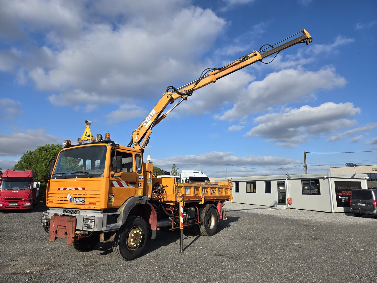 Renault G250 4x4 - 翻斗车, 起重车:图1 Renault G250 4x4 - 翻斗车, 起重车:图1