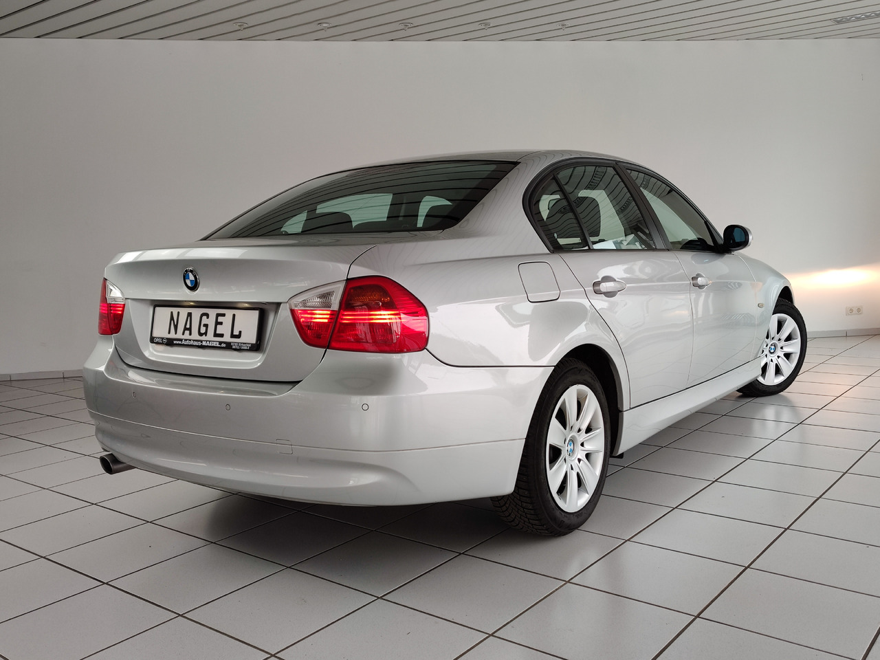 BMW 320i Audiosystem Professional, Automatik, PDC, Licht-Paket - 轿车:图5 BMW 320i Audiosystem Professional, Automatik, PDC, Licht-Paket - 轿车:图5