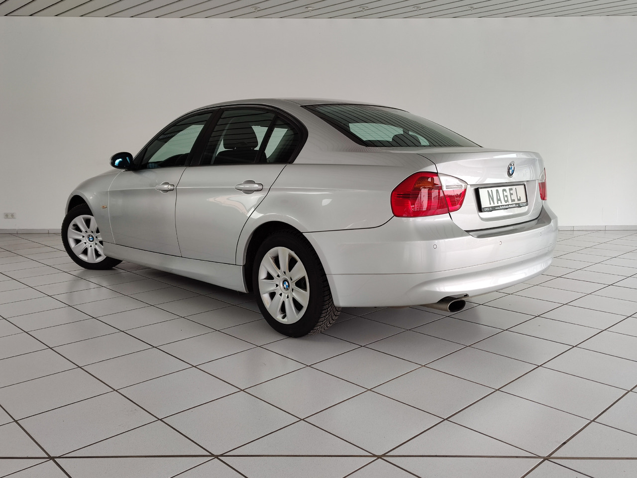 BMW 320i Audiosystem Professional, Automatik, PDC, Licht-Paket - 轿车:图3 BMW 320i Audiosystem Professional, Automatik, PDC, Licht-Paket - 轿车:图3