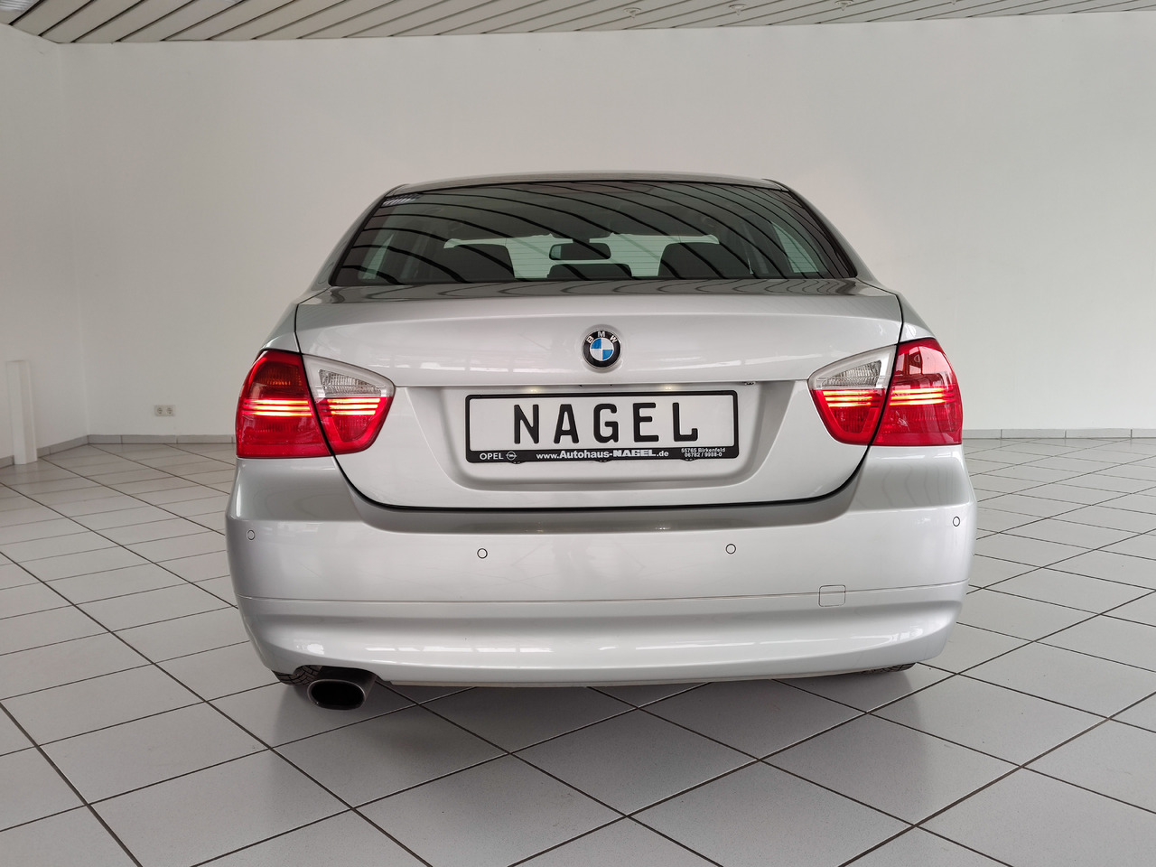 BMW 320i Audiosystem Professional, Automatik, PDC, Licht-Paket - 轿车:图4 BMW 320i Audiosystem Professional, Automatik, PDC, Licht-Paket - 轿车:图4