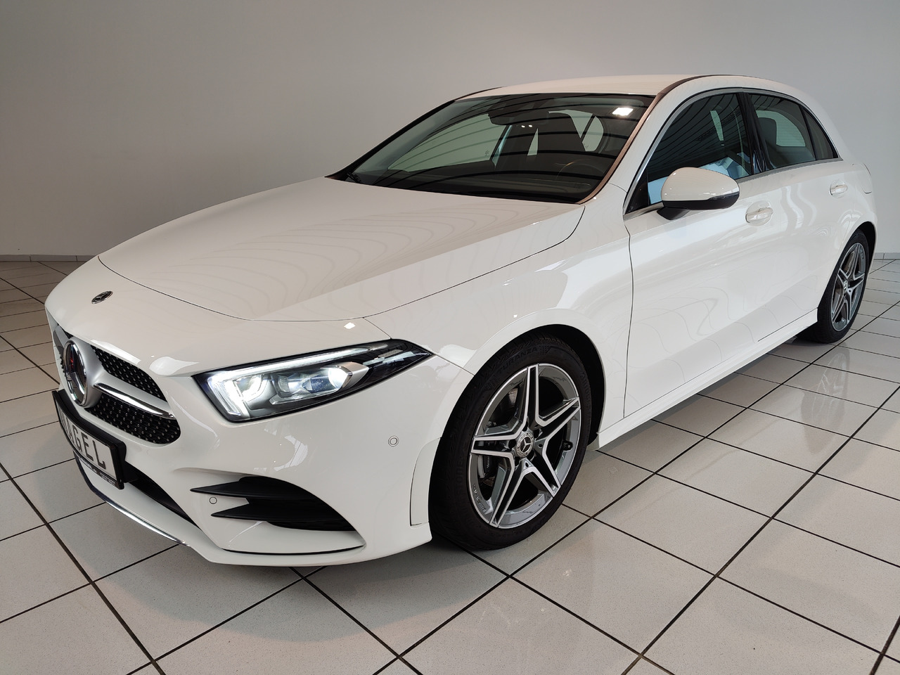 Mercedes-Benz A 200 7G-DCT AMG Line Kamera Navi LED SHZ - 轿车:图1 Mercedes-Benz A 200 7G-DCT AMG Line Kamera Navi LED SHZ - 轿车:图1