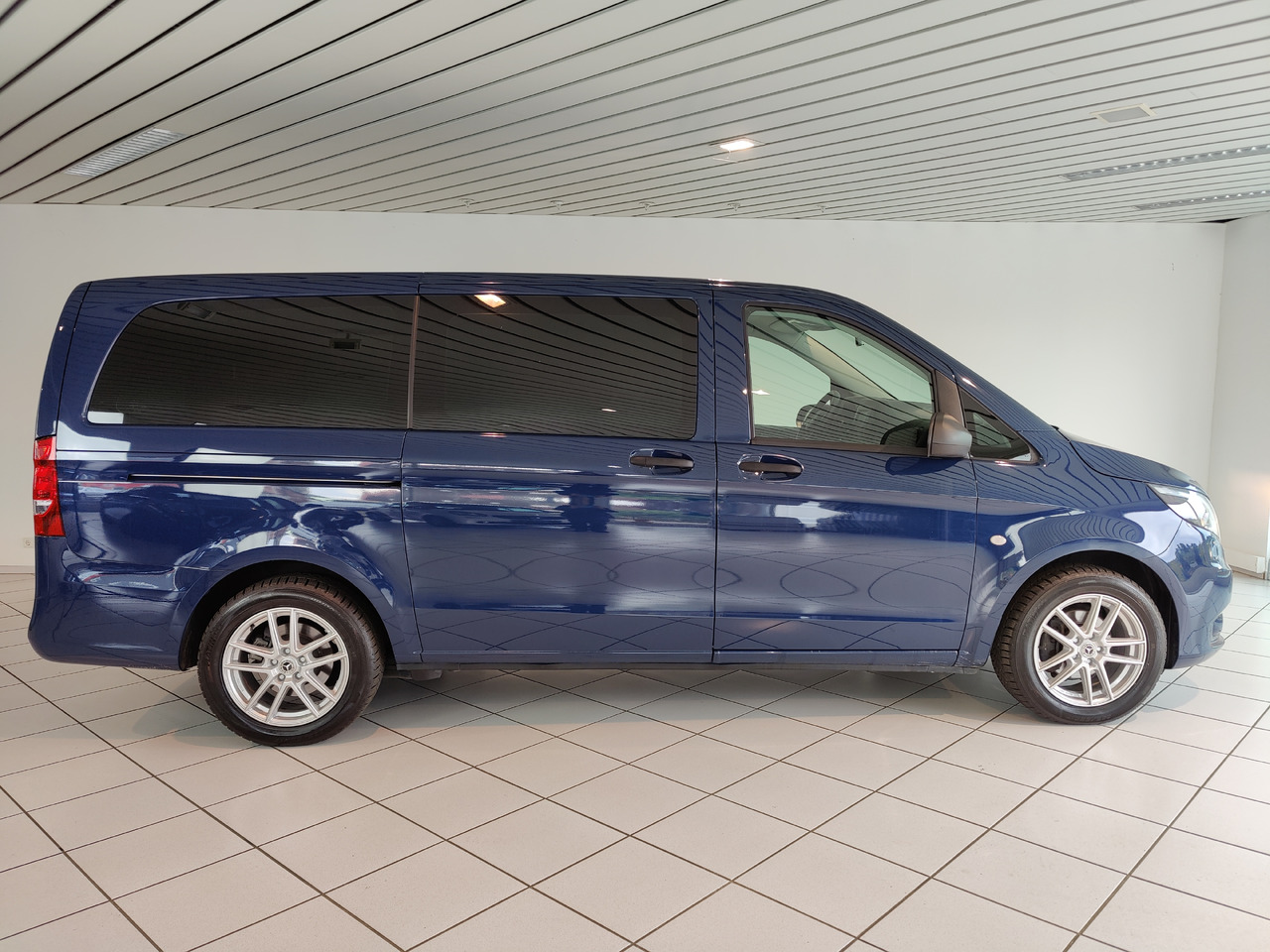 Mercedes-Benz Vito Tourer 114 CDI Pro lang 8-Sitzer Navi - 旅行车:图5 Mercedes-Benz Vito Tourer 114 CDI Pro lang 8-Sitzer Navi - 旅行车:图5