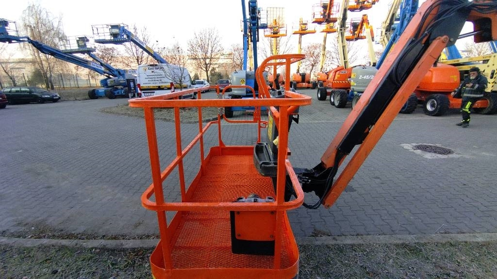 JLG 800 AJ - 铰接臂:图3 JLG 800 AJ - 铰接臂:图3