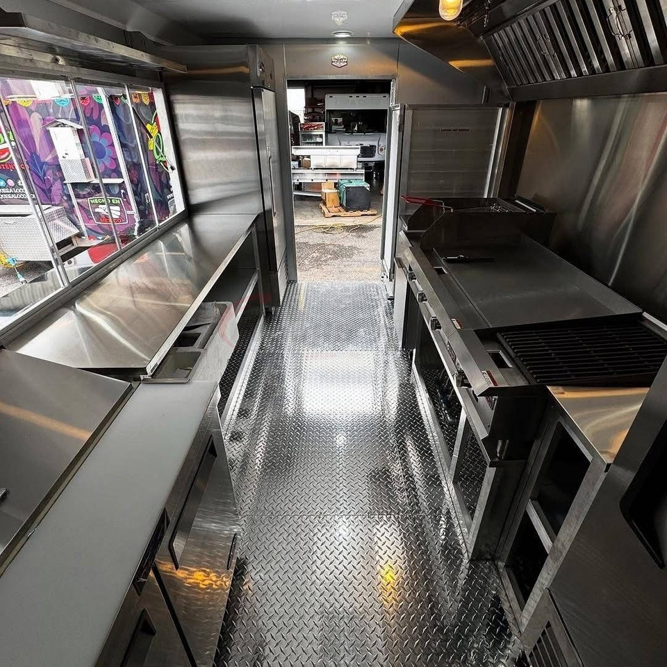 Mobile Food Truck and Trailer | Square Fast Food Van with Kitchen Equipment | CE - 自动售货拖车:图5 Mobile Food Truck and Trailer | Square Fast Food Van with Kitchen Equipment | CE - 自动售货拖车:图5