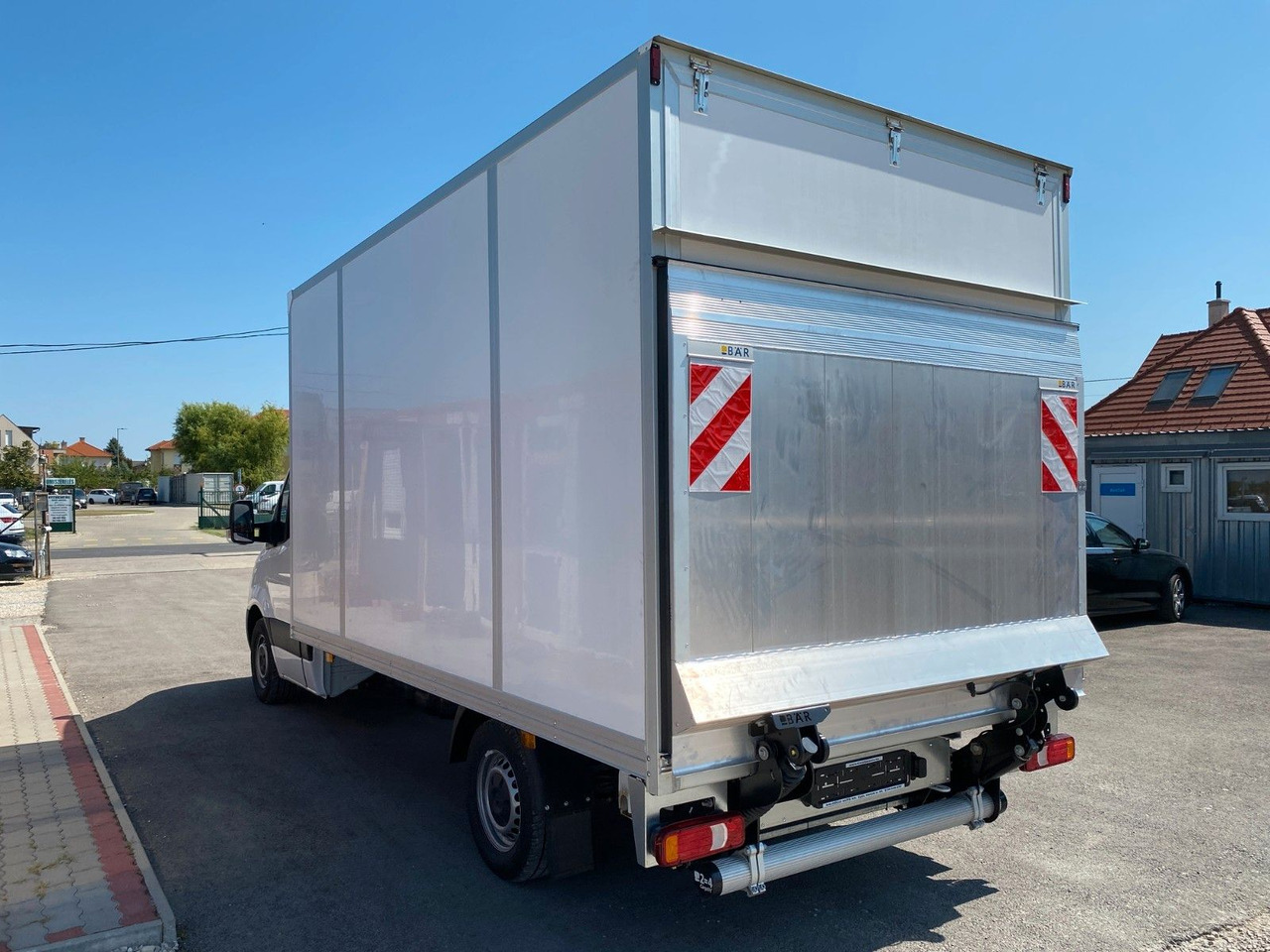 Mercedes-Benz Sprinter 317 Koffer+LBW - 厢式货车:图4 Mercedes-Benz Sprinter 317 Koffer+LBW - 厢式货车:图4