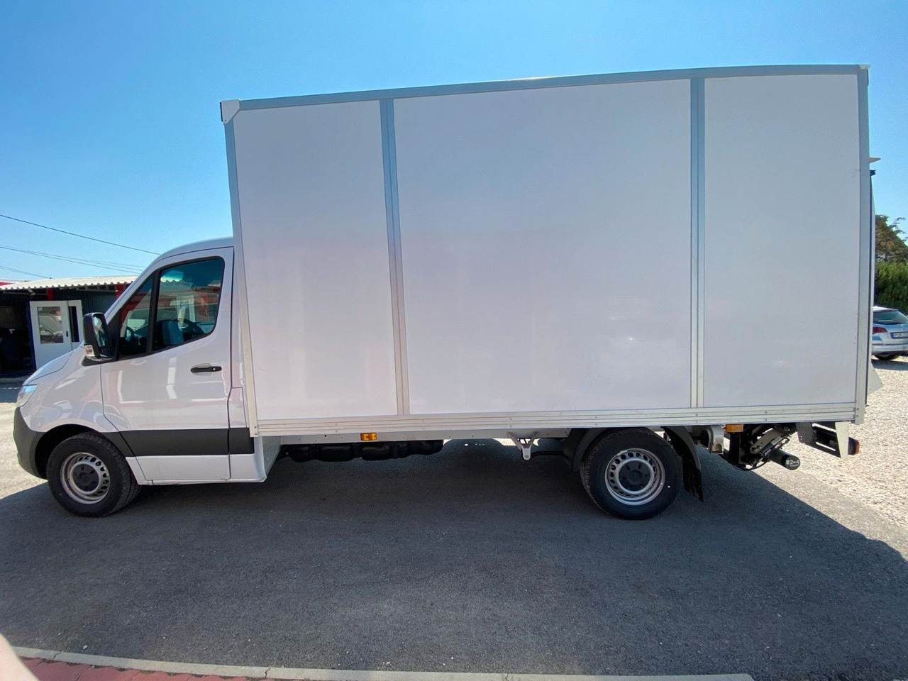 Mercedes-Benz Sprinter 317 Koffer+LBW - 厢式货车:图3 Mercedes-Benz Sprinter 317 Koffer+LBW - 厢式货车:图3