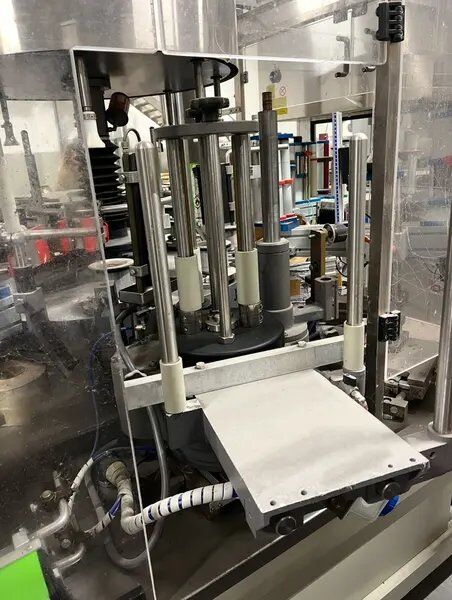 Used Labeling Machine PE LABELERS Universal Master - 贴标机:图4 Used Labeling Machine PE LABELERS Universal Master - 贴标机:图4