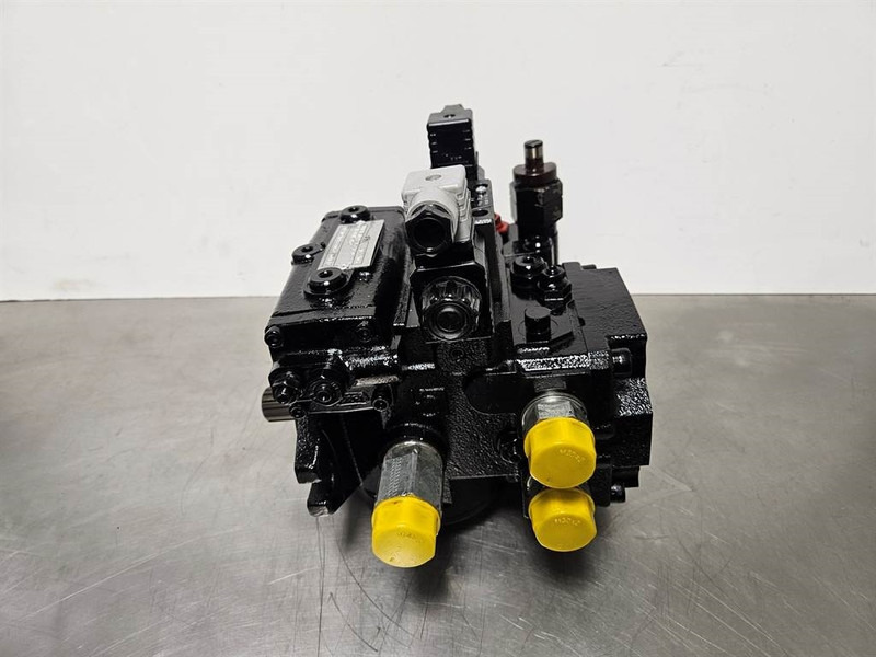 Giant 451T-Bondioli& Pavesi M4PV28-28-Drive pump/Rijpomp - 液压系统 适用于 建筑机械:图4 Giant 451T-Bondioli& Pavesi M4PV28-28-Drive pump/Rijpomp - 液压系统 适用于 建筑机械:图4