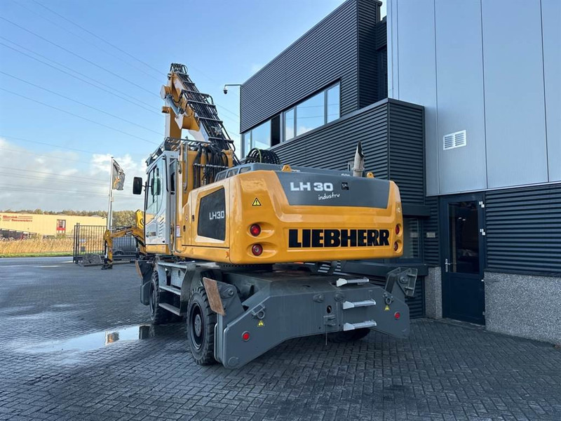 Liebherr LH 30 M - 垃圾/ 工业叉装车:图4 Liebherr LH 30 M - 垃圾/ 工业叉装车:图4