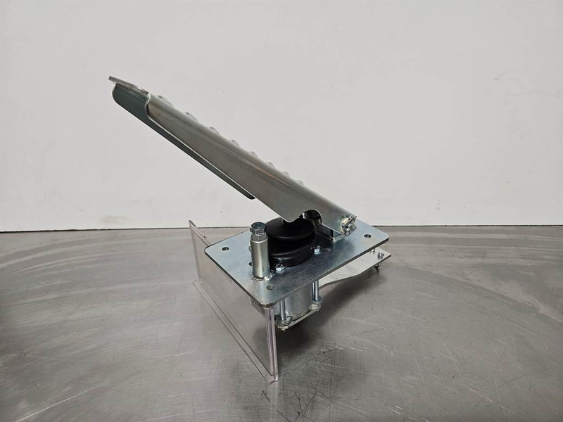 Terex TL/SKL/SKS-5692657905-Gas pedal - 驾驶室和内部 适用于 建筑机械:图3 Terex TL/SKL/SKS-5692657905-Gas pedal - 驾驶室和内部 适用于 建筑机械:图3