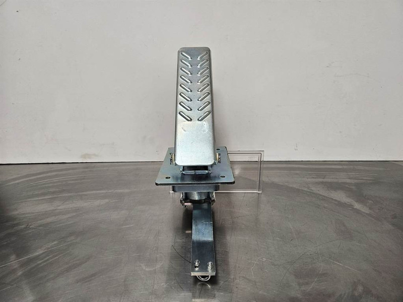 Terex TL/SKL/SKS-5692657905-Gas pedal - 驾驶室和内部 适用于 建筑机械:图4 Terex TL/SKL/SKS-5692657905-Gas pedal - 驾驶室和内部 适用于 建筑机械:图4