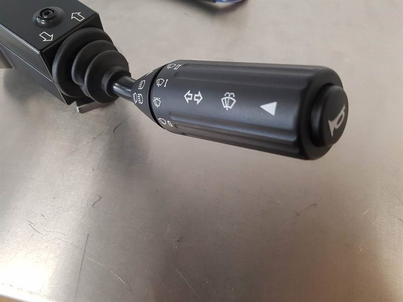 Volvo L20B/L25B - ZM2808703 - Steer col switch - 转向柱开关 适用于 建筑机械:图3 Volvo L20B/L25B - ZM2808703 - Steer col switch - 转向柱开关 适用于 建筑机械:图3