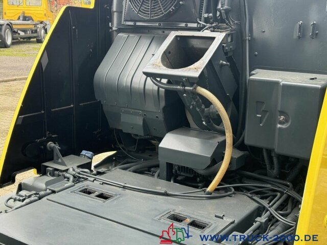 Johnston Bucher Sweeper CX 201 Kehren + Sprühen Klima - 道路清扫机:图5 Johnston Bucher Sweeper CX 201 Kehren + Sprühen Klima - 道路清扫机:图5