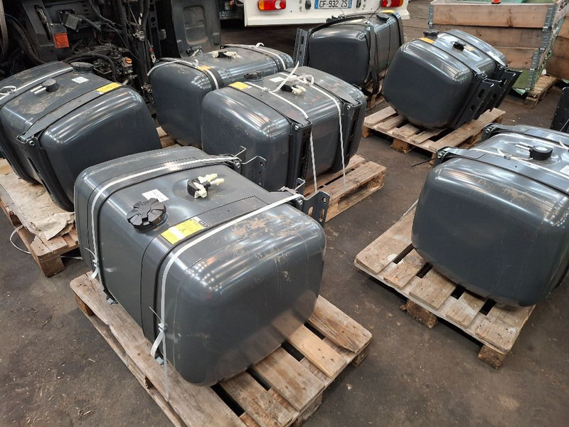 Mercedes-Benz 290L - 燃料箱:图2 Mercedes-Benz 290L - 燃料箱:图2