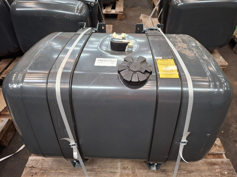 Mercedes-Benz 290L - 燃料箱:图1 Mercedes-Benz 290L - 燃料箱:图1