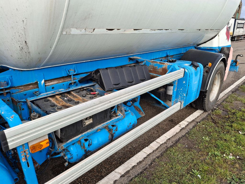 Renault MIDLUM 280DXI - 罐车:图3 Renault MIDLUM 280DXI - 罐车:图3