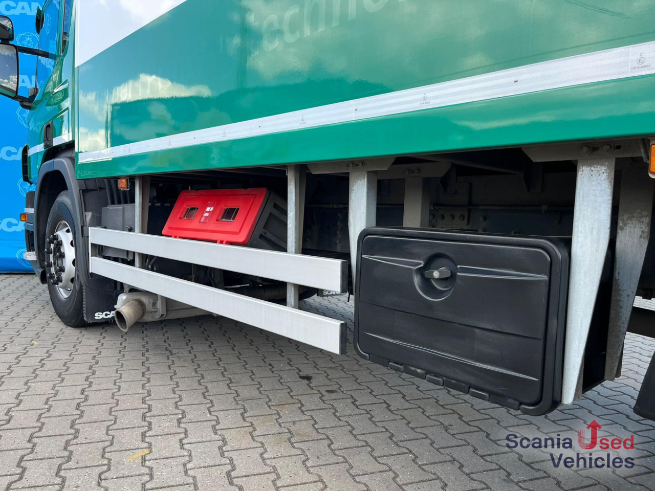 SCANIA P 320 DB6x2*4MNB RETARDER FULL AIR 8T TAIL LIFT 2T - 厢式卡车:图4 SCANIA P 320 DB6x2*4MNB RETARDER FULL AIR 8T TAIL LIFT 2T - 厢式卡车:图4