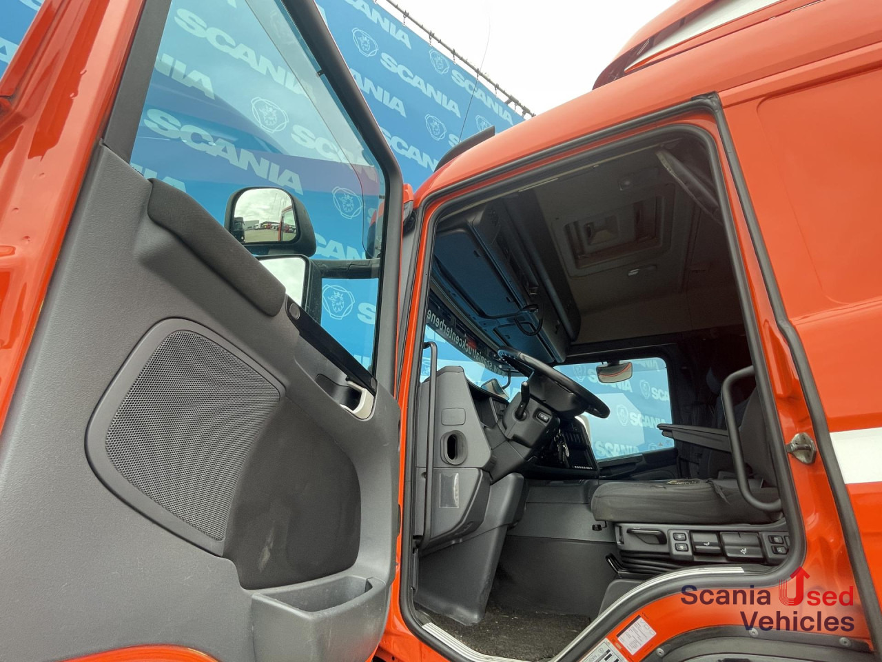 SCANIA P 370 LB4x2MNB RETARDER FULL AIR 705X245X235 - 厢式卡车:图3 SCANIA P 370 LB4x2MNB RETARDER FULL AIR 705X245X235 - 厢式卡车:图3