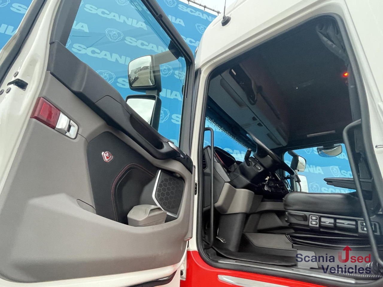 SCANIA R 650 B6x4NB RETARDER V8 WOOD KESLA 2112T CRANE - 木材运输车, 起重车:图3 SCANIA R 650 B6x4NB RETARDER V8 WOOD KESLA 2112T CRANE - 木材运输车, 起重车:图3