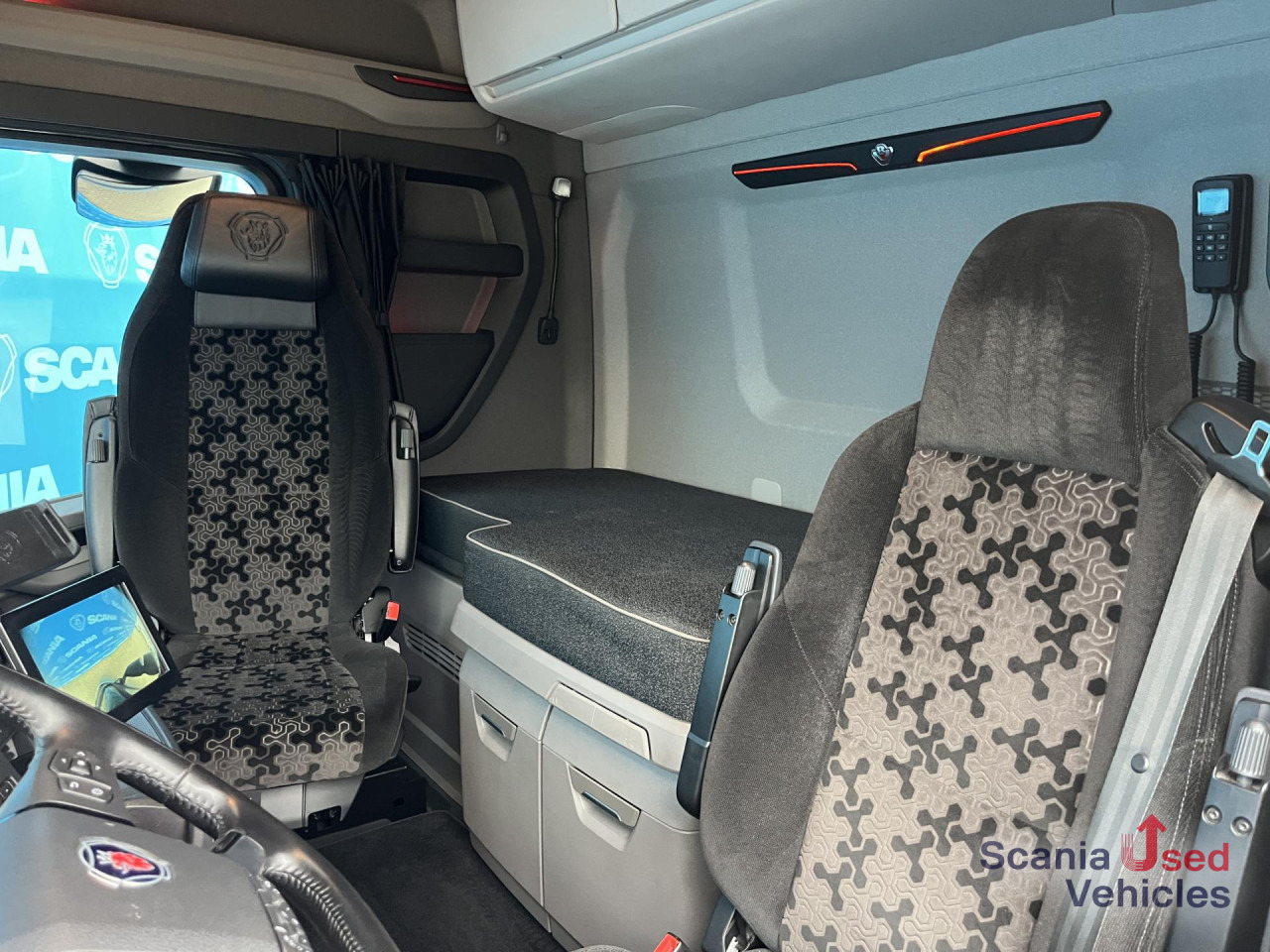 SCANIA S 590 A4x2NB V8 RETARDER DIFF-L FULL AIR 8T P-AIRC - 牵引车:图3 SCANIA S 590 A4x2NB V8 RETARDER DIFF-L FULL AIR 8T P-AIRC - 牵引车:图3