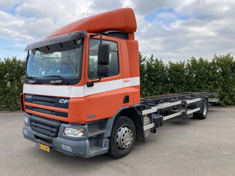 DAF CF65.180 Euro3 Manual / Laadklep - 驾驶室底盘卡车:图2 DAF CF65.180 Euro3 Manual / Laadklep - 驾驶室底盘卡车:图2