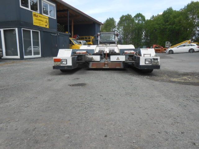 MAN AM110 Flugzeugschlepper MAN AM110 Flugzeugschlepper - 后推牵引车:图3 MAN AM110 Flugzeugschlepper MAN AM110 Flugzeugschlepper - 后推牵引车:图3