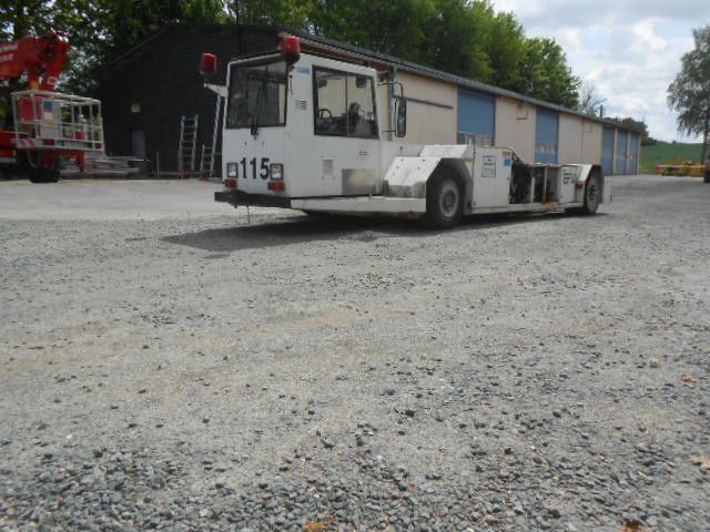 MAN AM110 Flugzeugschlepper MAN AM110 Flugzeugschlepper - 后推牵引车:图1 MAN AM110 Flugzeugschlepper MAN AM110 Flugzeugschlepper - 后推牵引车:图1