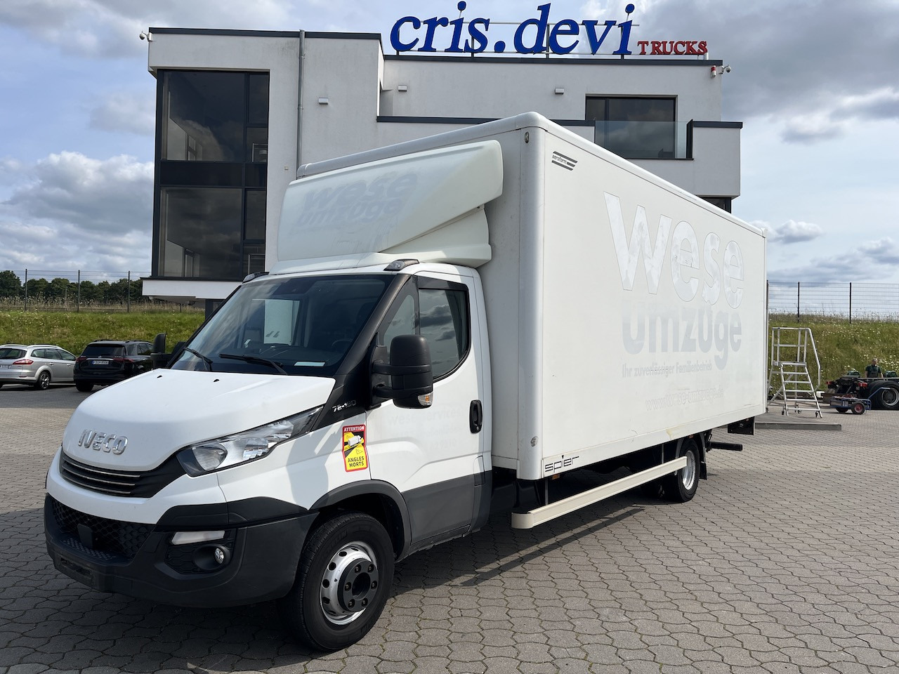 Iveco 70C18 Daily Koffer mit Ladebordwand - 厢式货车:图1 Iveco 70C18 Daily Koffer mit Ladebordwand - 厢式货车:图1