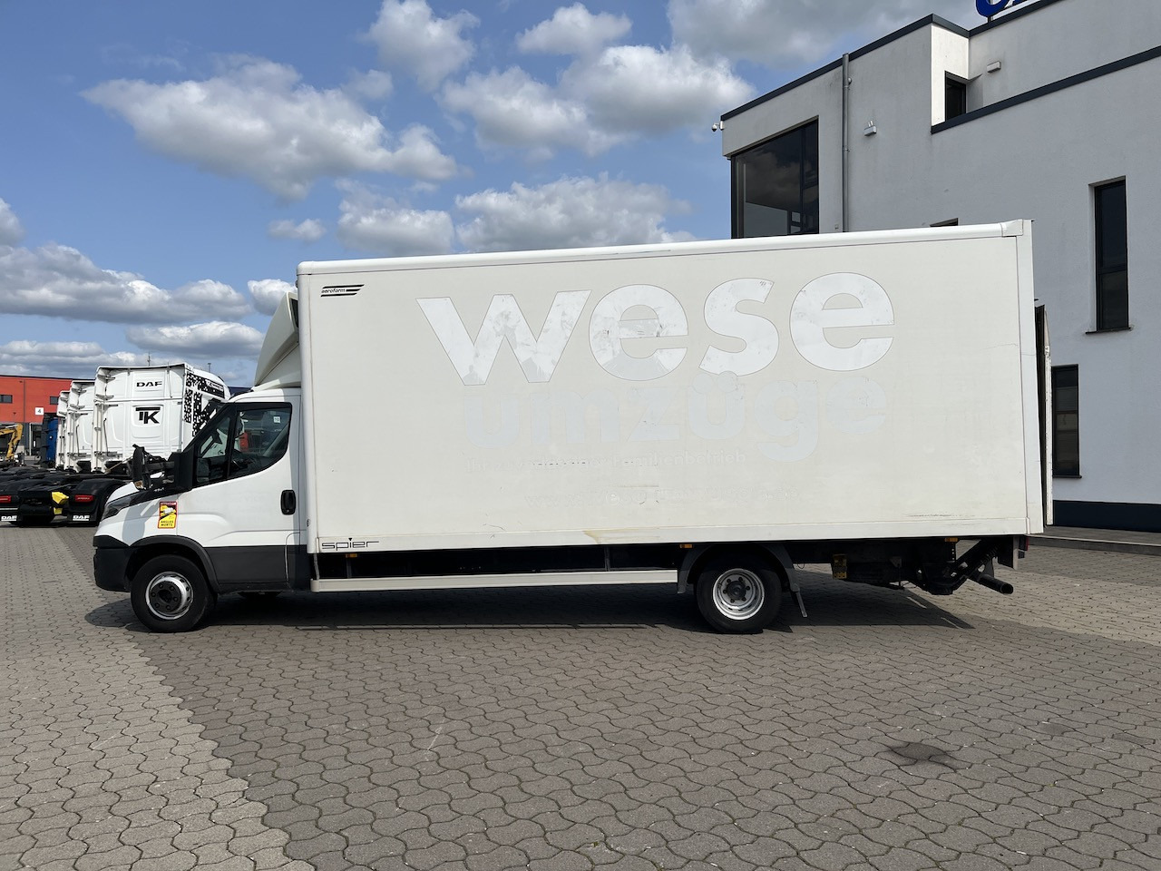 Iveco 70C18 Daily Koffer mit Ladebordwand - 厢式货车:图2 Iveco 70C18 Daily Koffer mit Ladebordwand - 厢式货车:图2