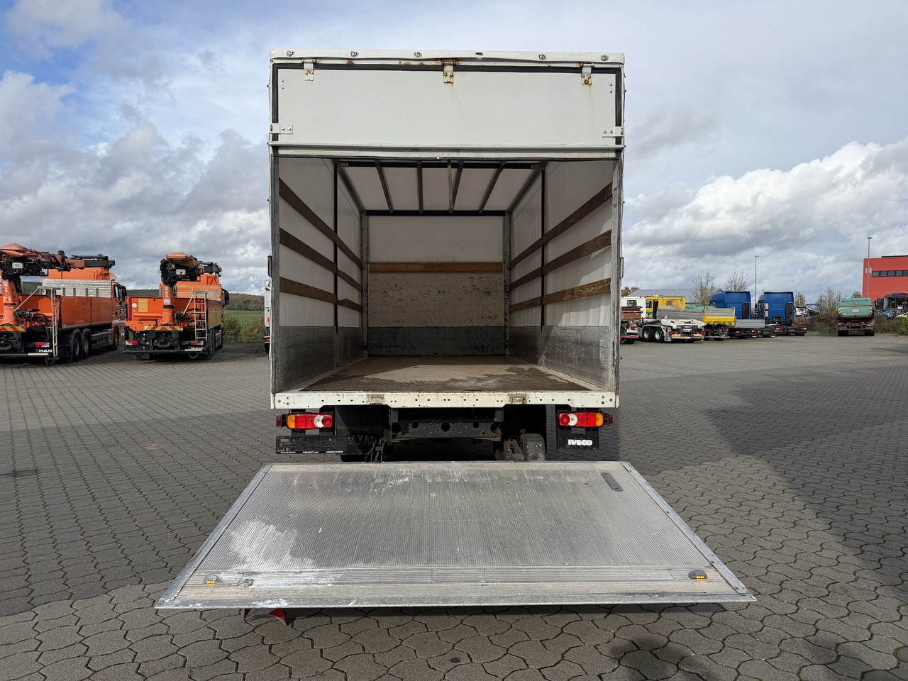 Iveco 75 E 180 4x2 LBW - 侧帘货车:图2 Iveco 75 E 180 4x2 LBW - 侧帘货车:图2