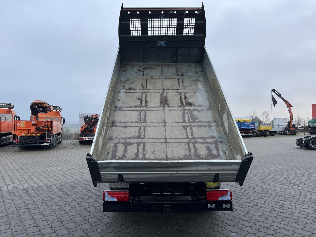 MAN TGE 3.180 4x2 Zwillingsbereift - 翻斗货车:图3 MAN TGE 3.180 4x2 Zwillingsbereift - 翻斗货车:图3