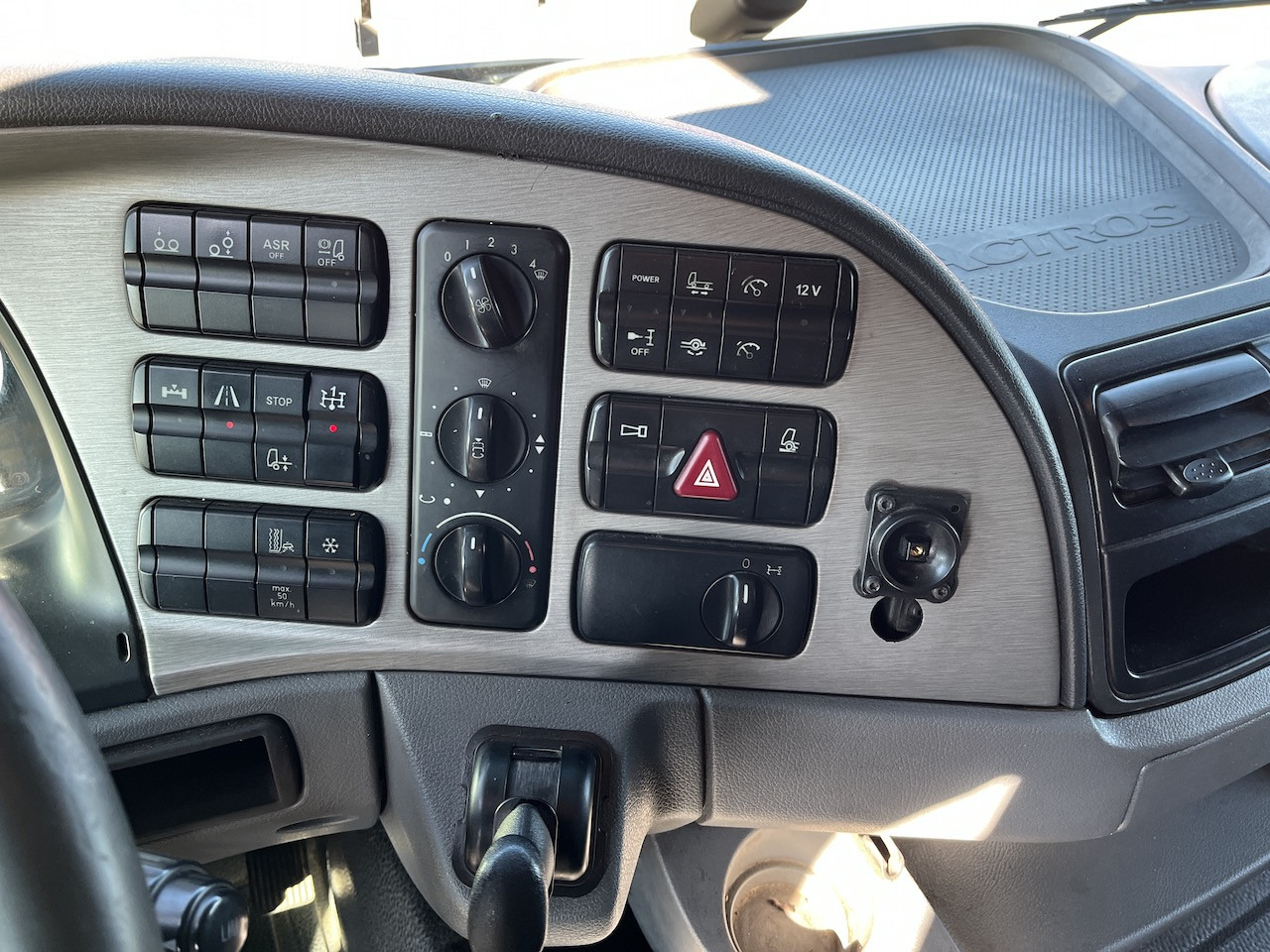 Mercedes-Benz 2541 6x2 Atlas 135.2E Pritsche 8,20 m - 侧帘卡车, 起重车:图5 Mercedes-Benz 2541 6x2 Atlas 135.2E Pritsche 8,20 m - 侧帘卡车, 起重车:图5