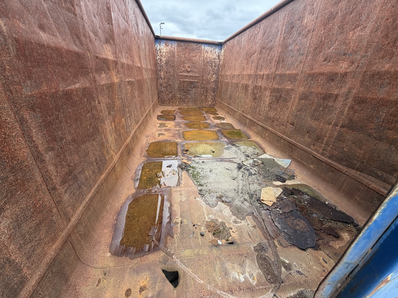 Mercedes-Benz Abrollcontainer Abrollmulde 37 cbm - 卡车:图4 Mercedes-Benz Abrollcontainer Abrollmulde 37 cbm - 卡车:图4