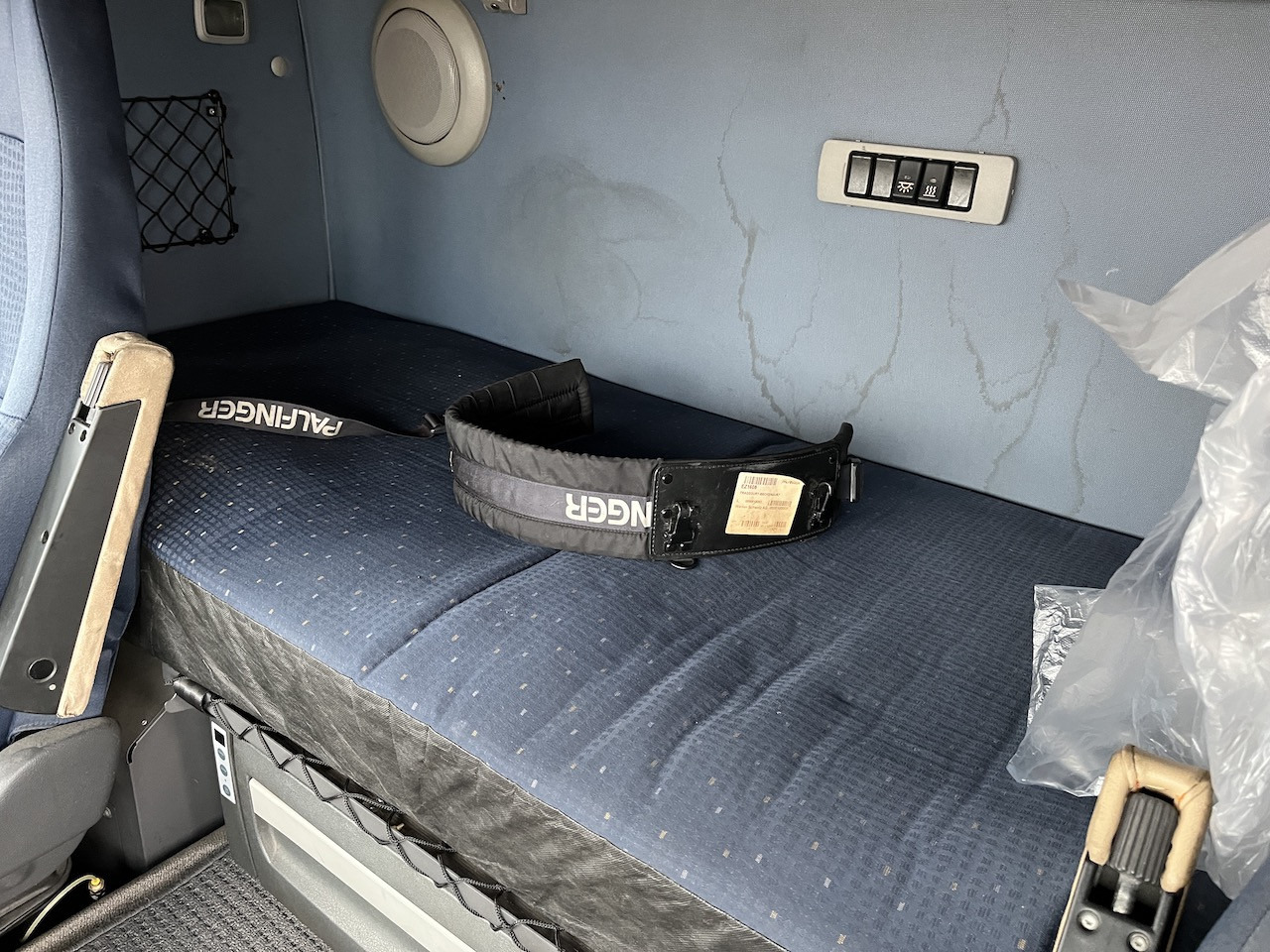 Volvo FH 520 6x2 Palfinger PK 12502 | AHK - 起重车, 栏板式/ 平板卡车:图5 Volvo FH 520 6x2 Palfinger PK 12502 | AHK - 起重车, 栏板式/ 平板卡车:图5