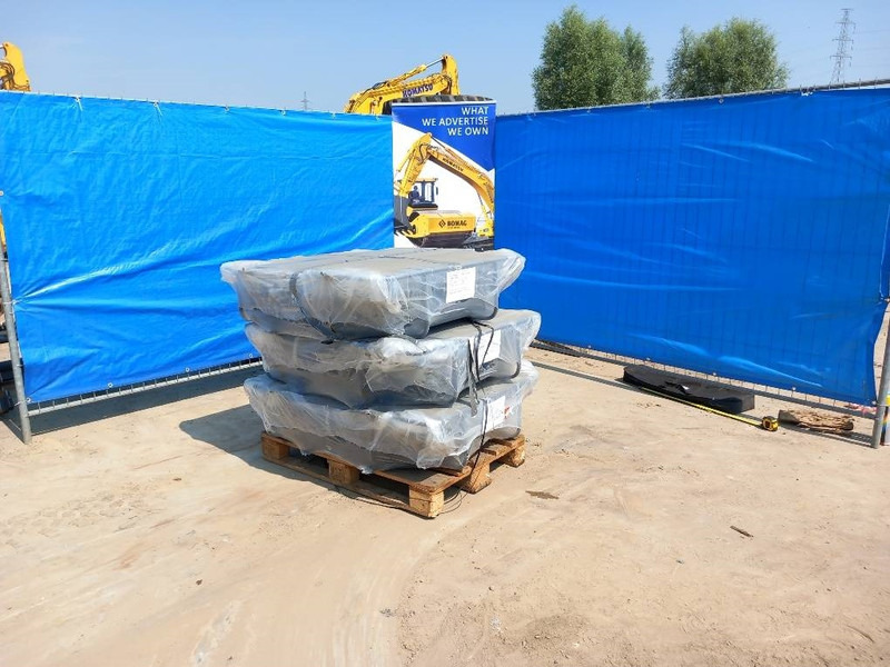 Komatsu PC210 VANDAL PROTECTION - 附件 适用于 建筑机械:图2 Komatsu PC210 VANDAL PROTECTION - 附件 适用于 建筑机械:图2