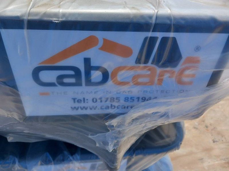 Komatsu PC210 VANDAL PROTECTION - 附件 适用于 建筑机械:图3 Komatsu PC210 VANDAL PROTECTION - 附件 适用于 建筑机械:图3