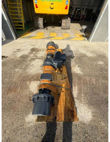 Komatsu PW140-7 REAR AXLE ASSEMBLY 20E-22-32000 - 轴及其零件 适用于 建筑机械:图3 Komatsu PW140-7 REAR AXLE ASSEMBLY 20E-22-32000 - 轴及其零件 适用于 建筑机械:图3