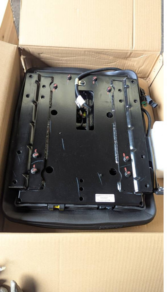 Komatsu WA380-8 SEAT ASS'Y 421-S33-6790 - 驾驶室和内部 适用于 建筑机械:图3 Komatsu WA380-8 SEAT ASS'Y 421-S33-6790 - 驾驶室和内部 适用于 建筑机械:图3